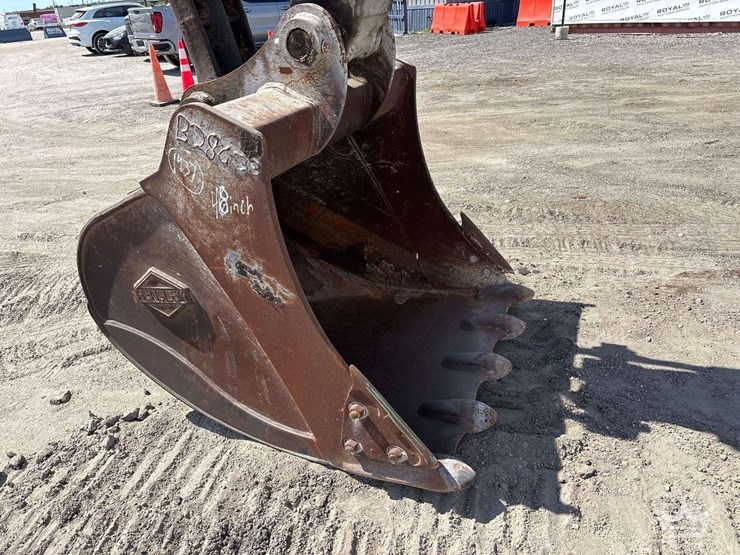 2020-komatsu-pc210-lc-image-18