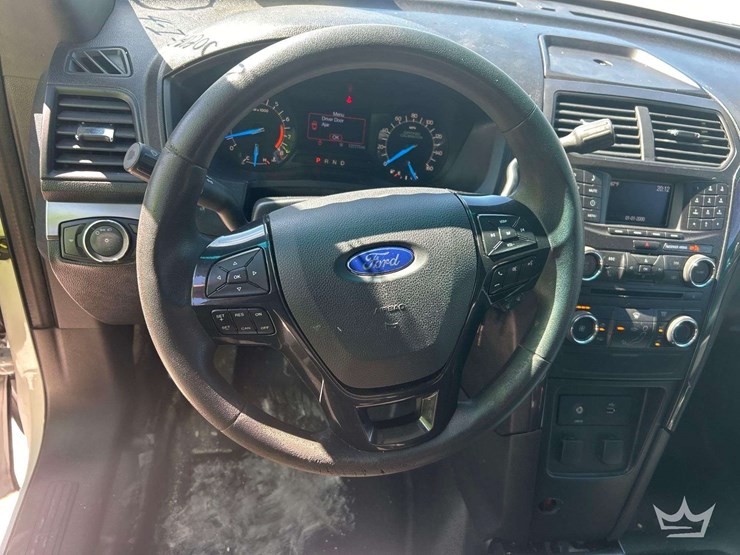 2016-ford-explorer-image-11