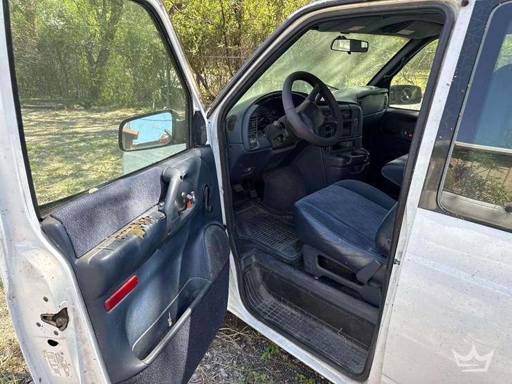 2000-chevrolet-astro-image-11