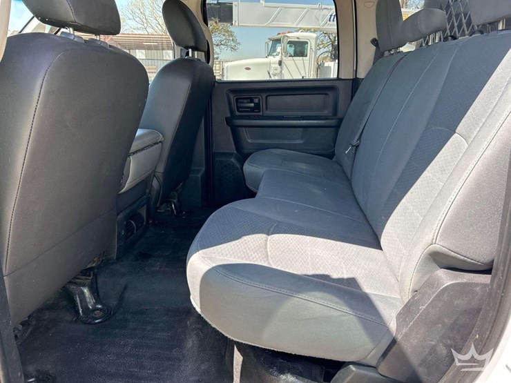 2015-ram-5500-rki-10ft.-utility-flatbed-truck-image-21