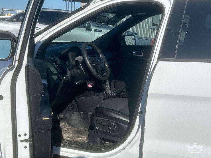 2016-ford-explorer-image-6