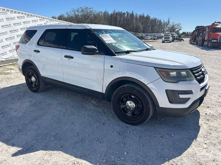 2016-ford-explorer-image-2