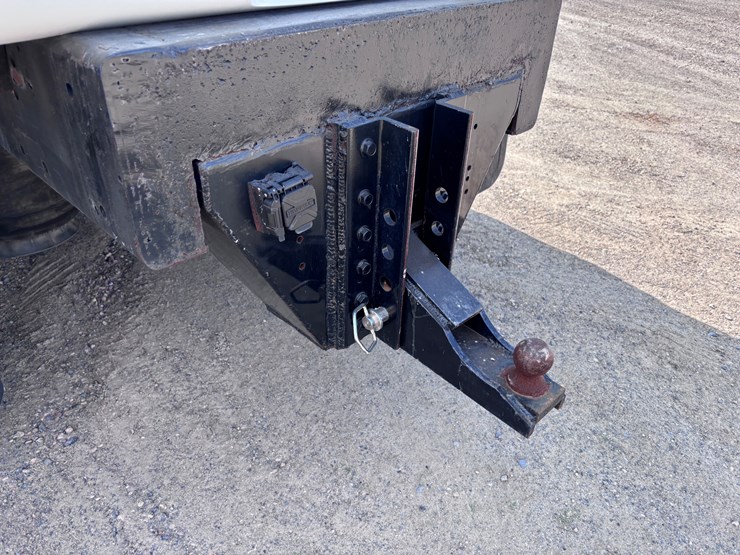 2014-freightliner-m2-106-image-4