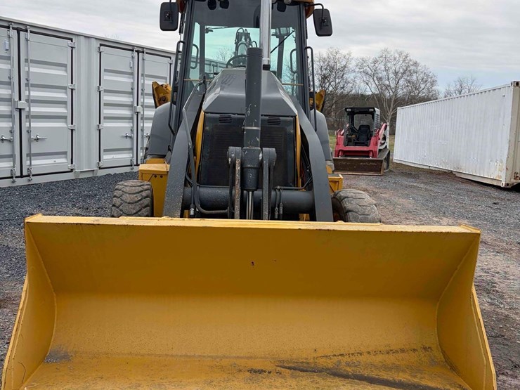 2015-deere-410l-image-2