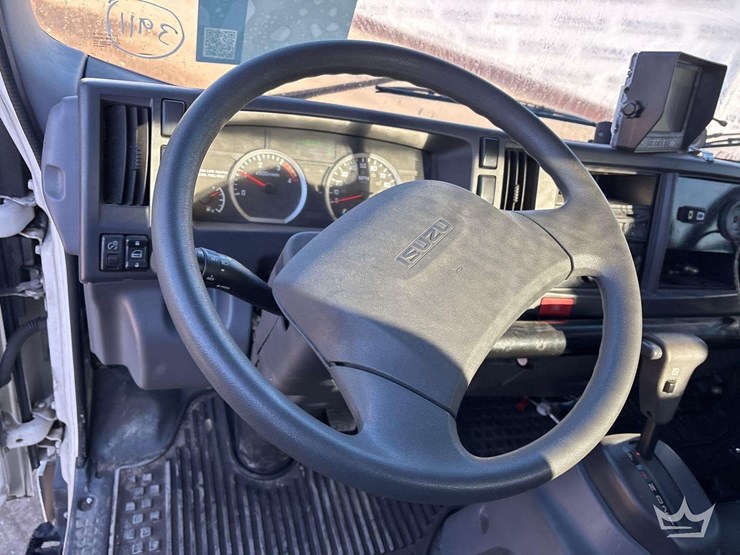 2016-isuzu-nrr-image-13