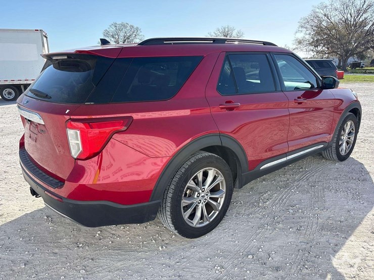 2021-ford-explorer-image-3