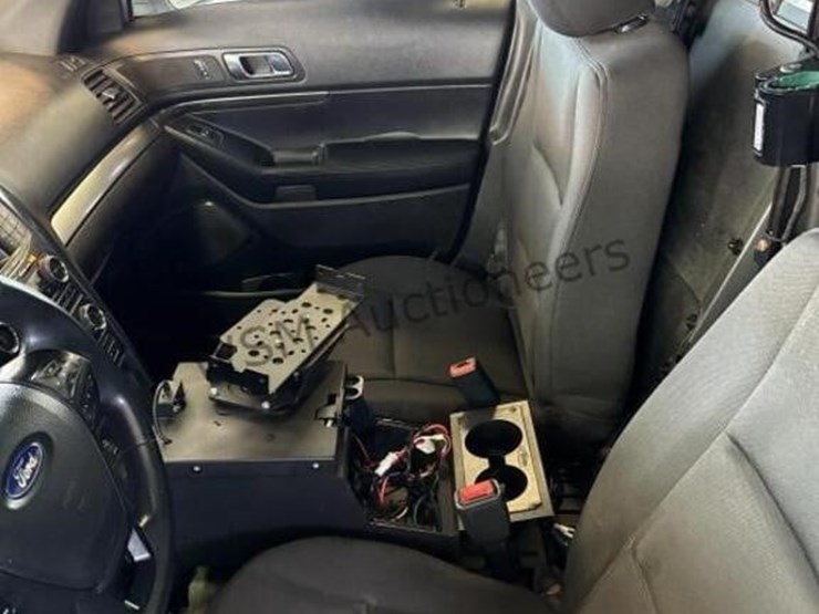 2016-ford-explorer-image-21