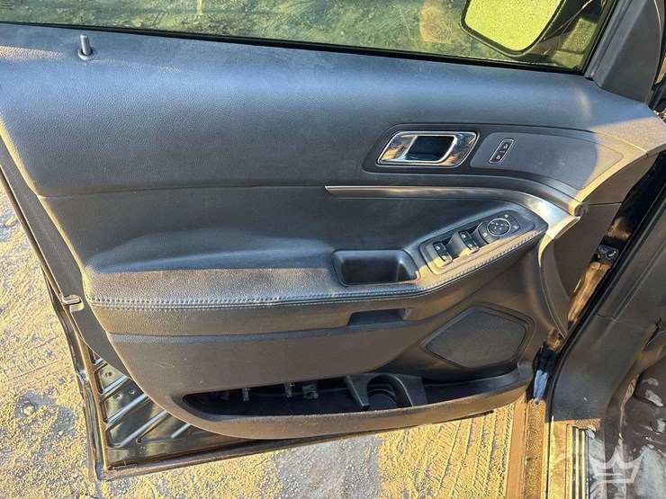 2018-ford-explorer-image-12