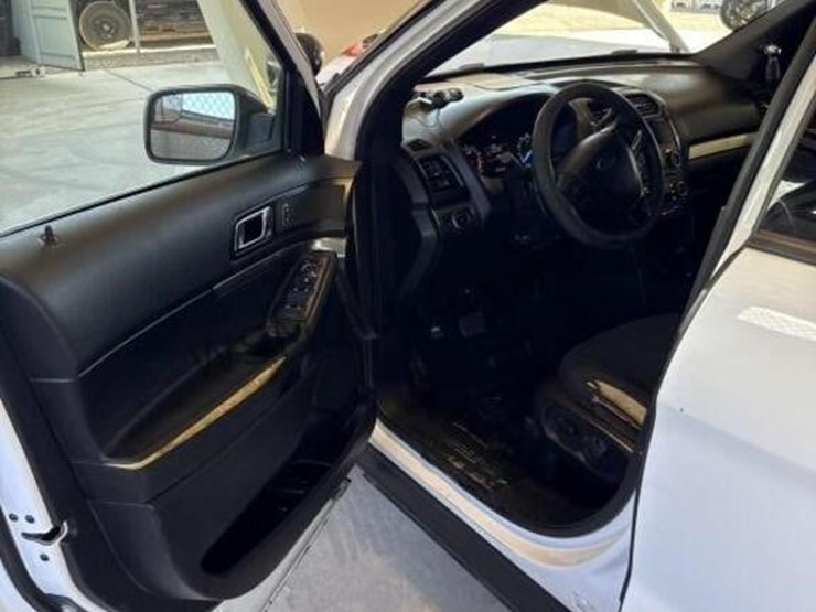 2017-ford-explorer-image-22