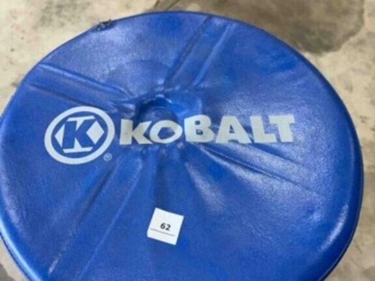 kobalt-rolling-mechanics-chair-image-1