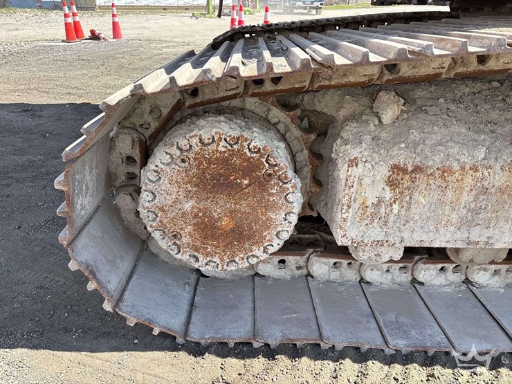 2020-komatsu-pc210-lc-image-30