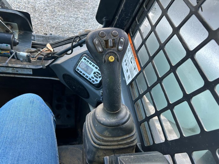 2022-bobcat-t870-image-29