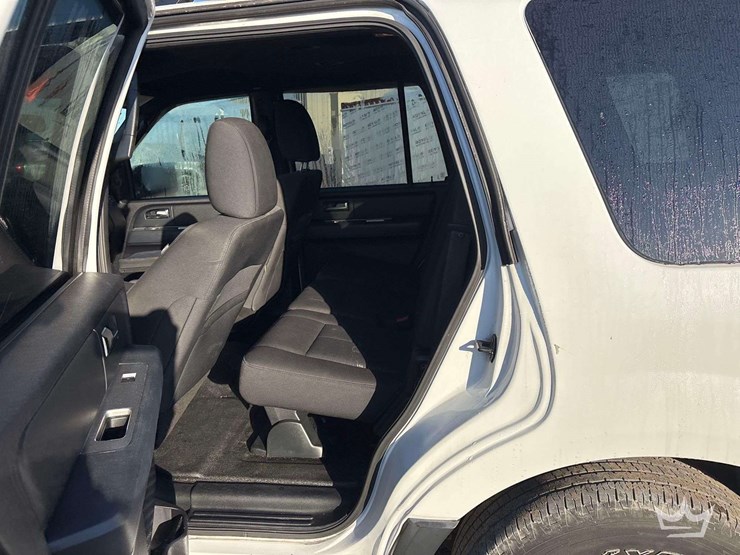 2016-ford-expedition-image-16