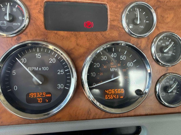 2007-peterbilt-379-image-11
