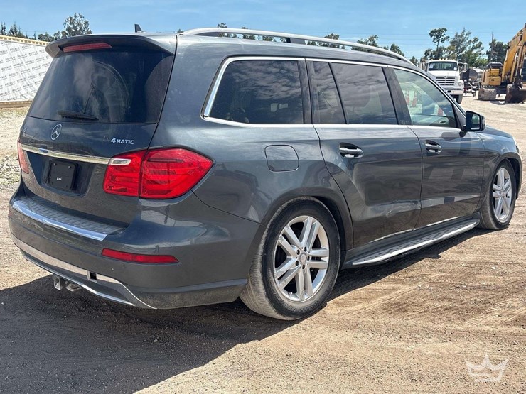 2013-mercedes-benz-gl450-image-3