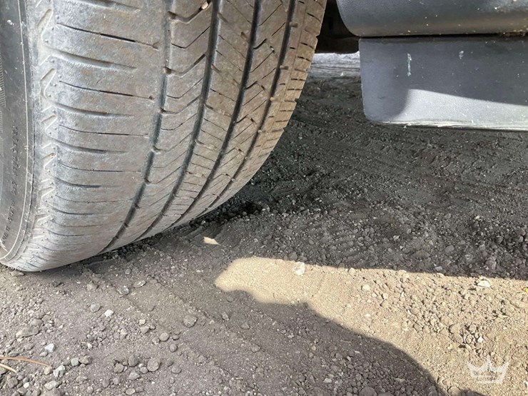 2016-ford-explorer-image-32