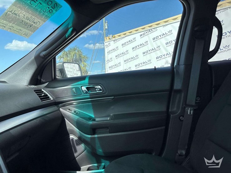 2015-ford-explorer-image-17