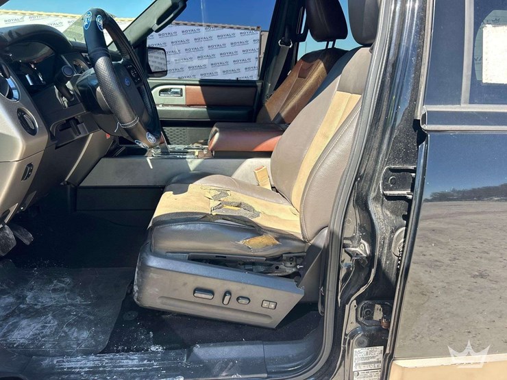 2011-ford-expedition-image-12