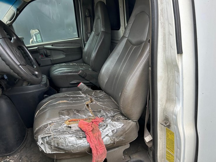 2004-utility-van-image-26