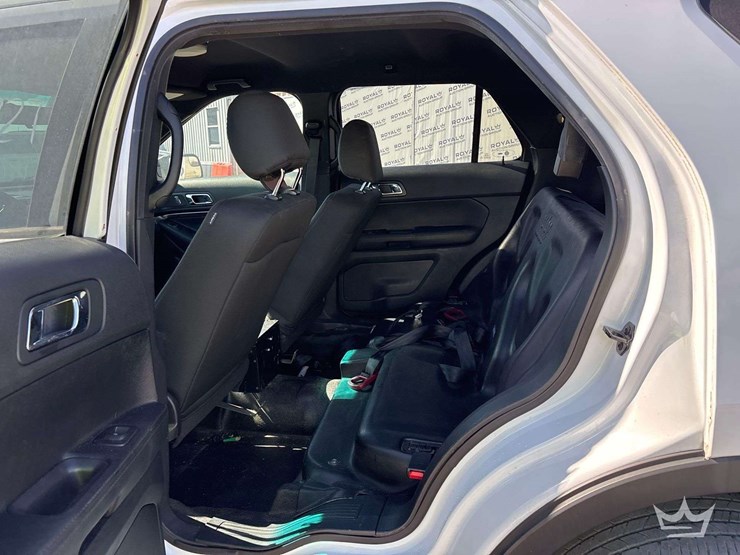 2017-ford-explorer-image-19