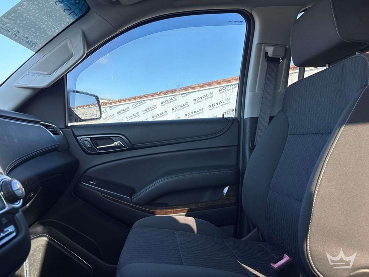 2017-chevrolet-tahoe-image-12