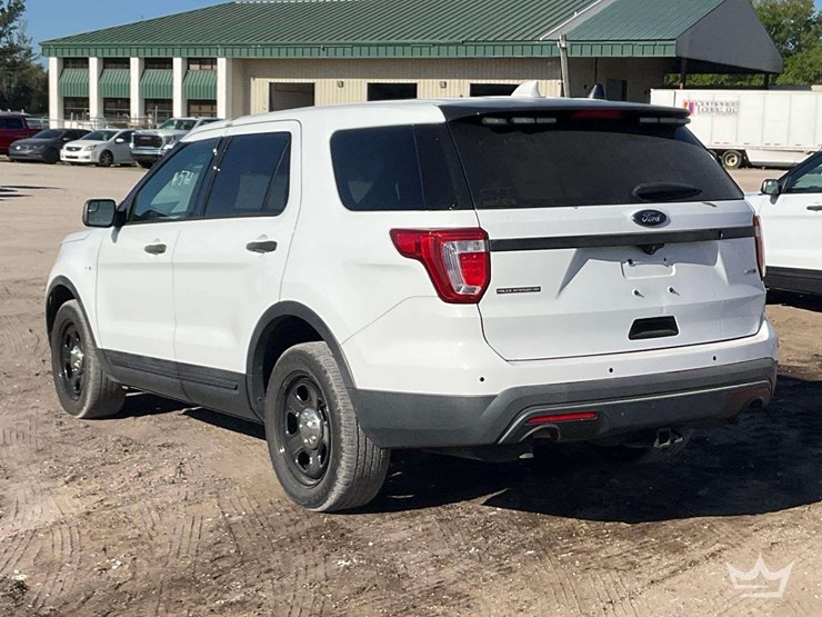 2016-ford-explorer-image-4