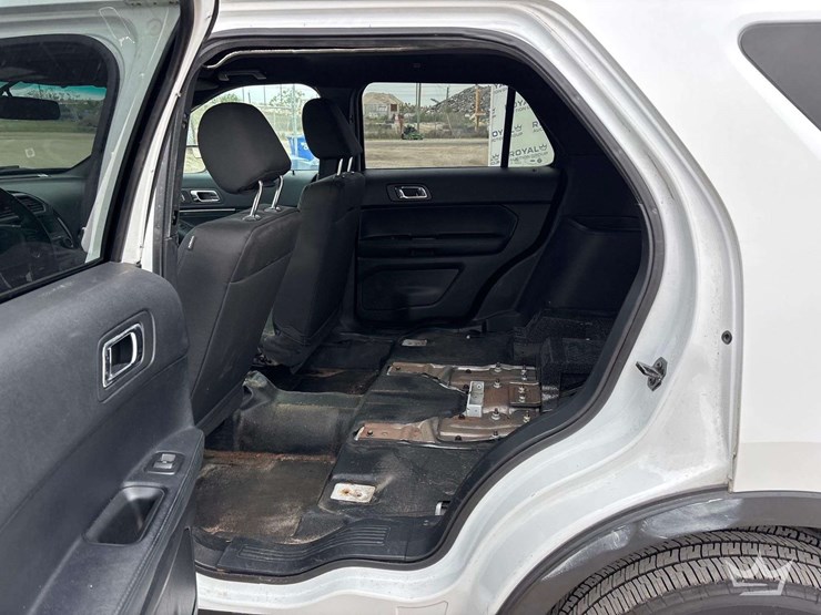 2016-ford-explorer-image-19