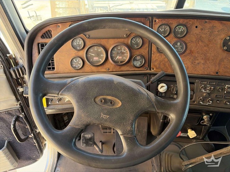 2001-peterbilt-378-image-12