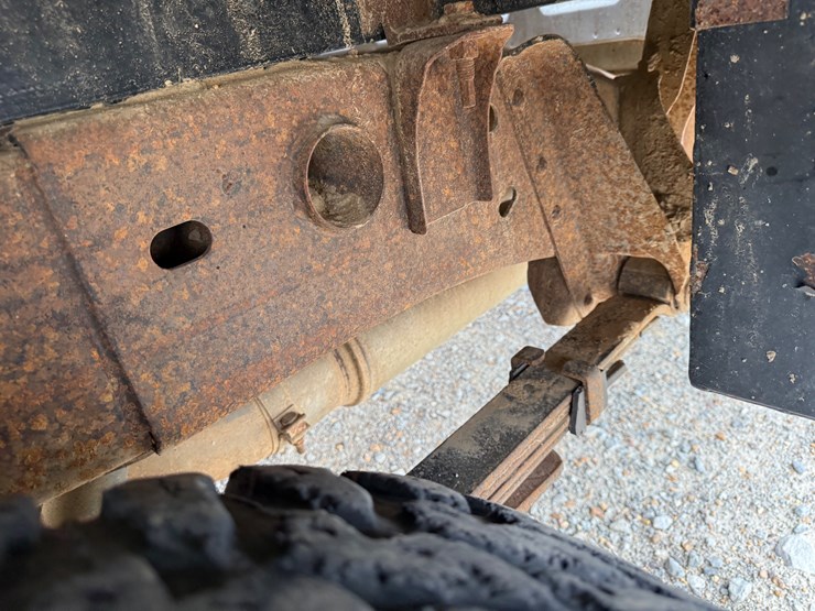 2005-gmc-2500-image-18