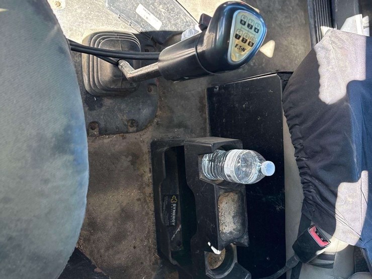 2016-peterbilt-579-image-24