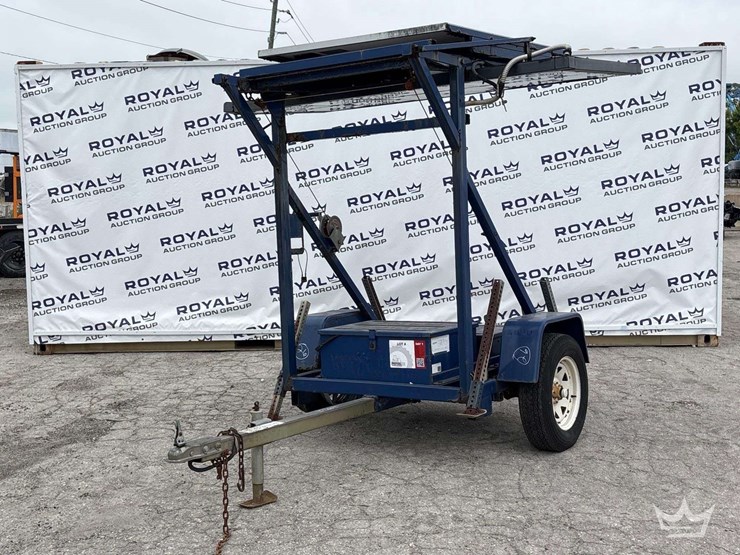 2012-addco-dh250-fm-towable-solar-message-board-image-1