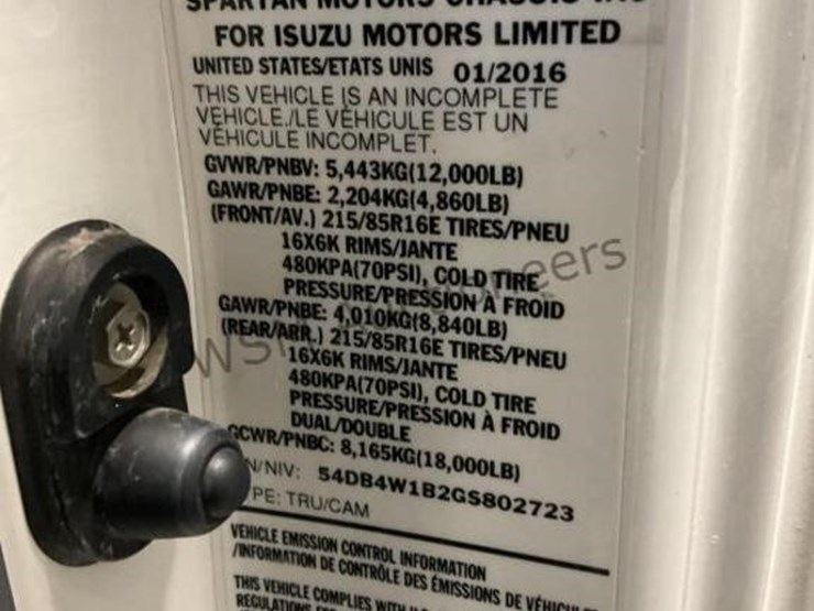 2016-isuzu-npr-image-14