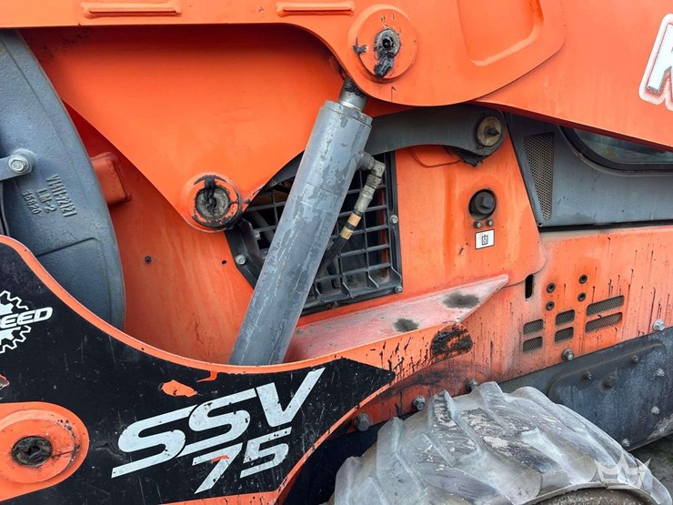 2016-kubota-ssv75-image-24