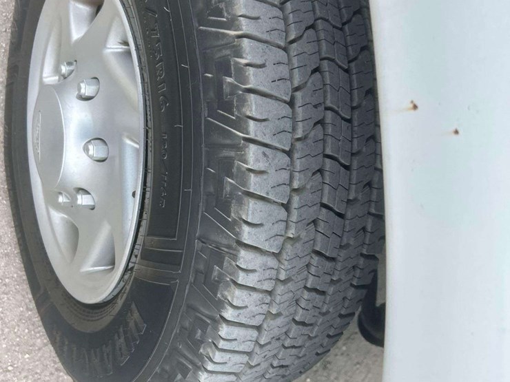 2011-ford-e350-image-24