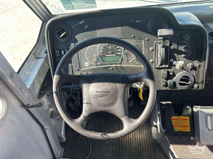 2010-workhorse-w62-image-10