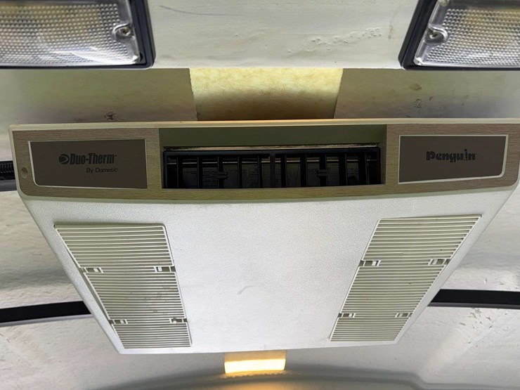 2010-chevrolet-express-3500-image-26