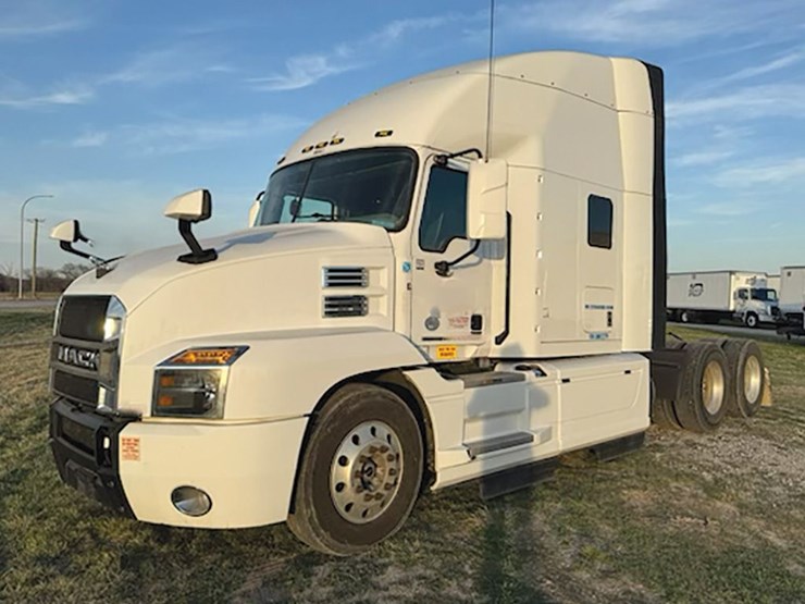 2020-mack-anthem-image-1