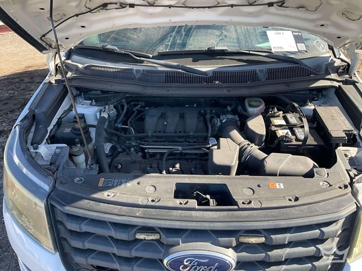 2016-ford-explorer-image-7