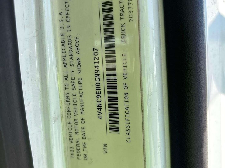 2016-volvo-vnl-t/a-sleeper-cab-truck-tractor-image-5