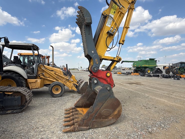 2023-komatsu-pc210-image-18