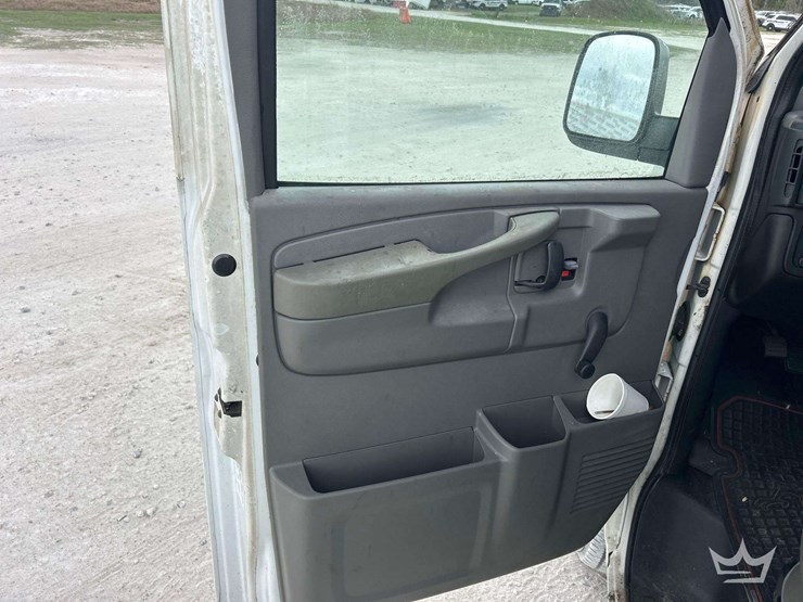 2016-chevrolet-express-2500-image-14