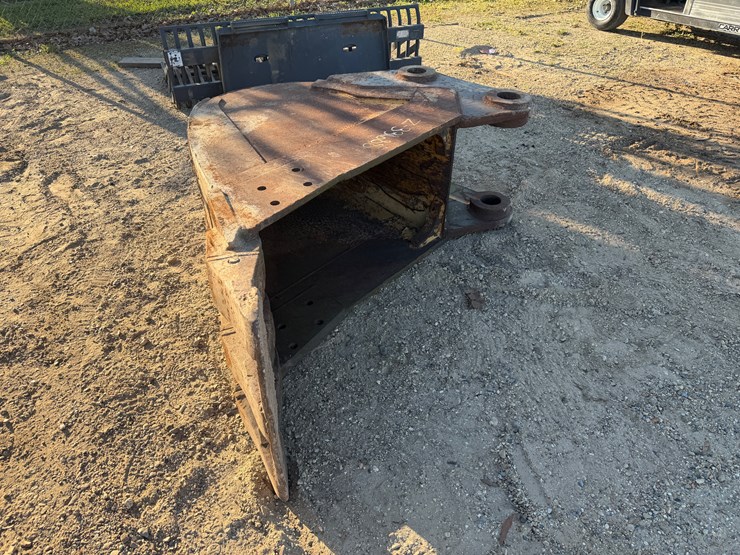 #8053-•-24in-digging-bucket-for-pc360-image-3