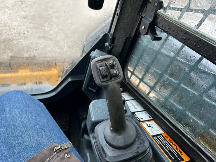 2021-deere-325g-image-25