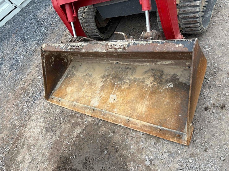 2015-takeuchi-tl8-image-9