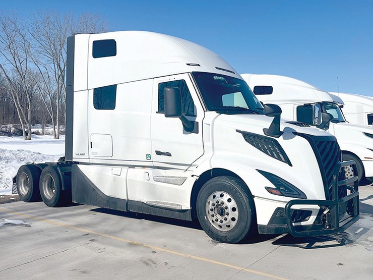 2025-volvo-vnl860-image-1