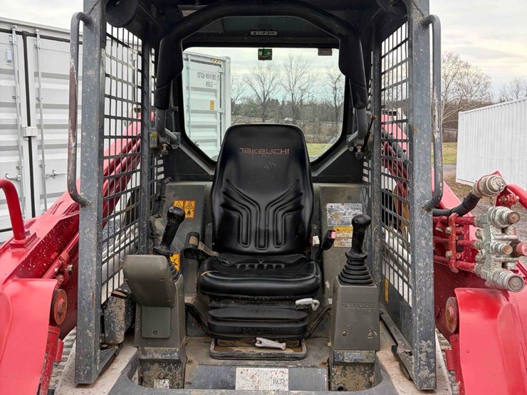 2015-takeuchi-tl8-image-10