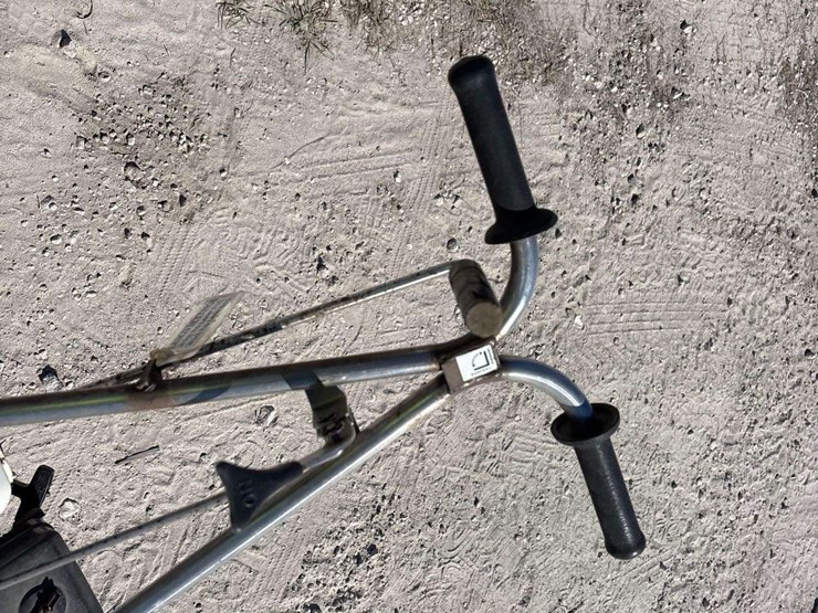 lesco-50lb-push-spreader-image-12