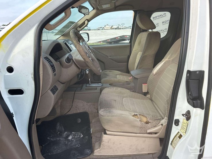 2015-nissan-frontier-image-12