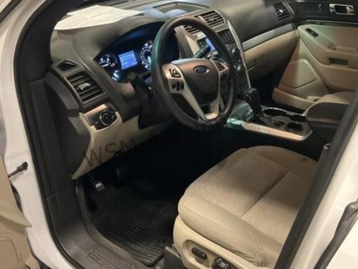 2015-ford-explorer-image-23