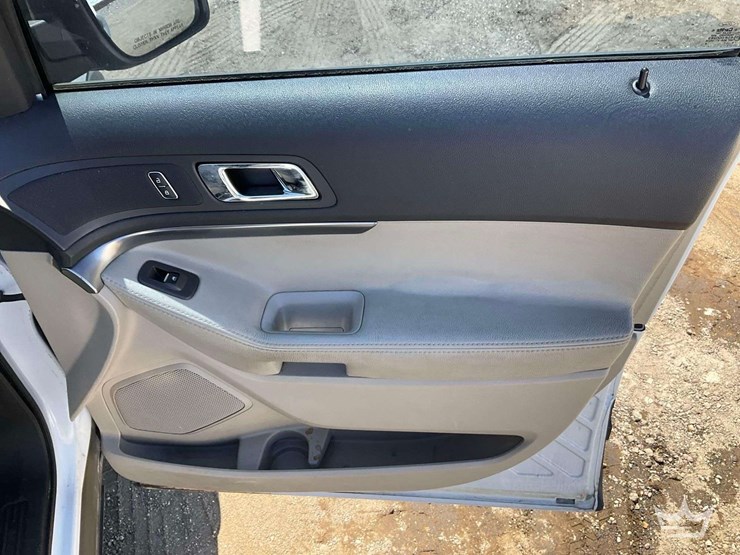 2014-ford-explorer-image-29